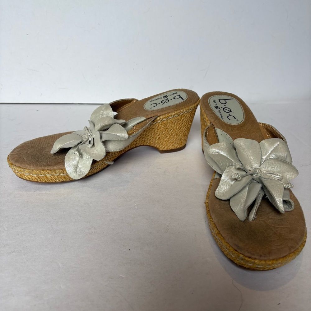 b.o.c. Women's Cream Wedge Sandals Leather Slip On Floral Size 7MW